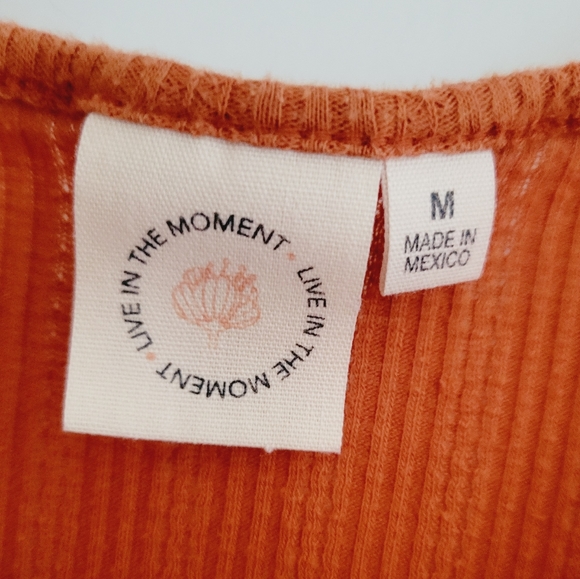 Live in the Moment Cropped Tank Top - Picture 3 of 6